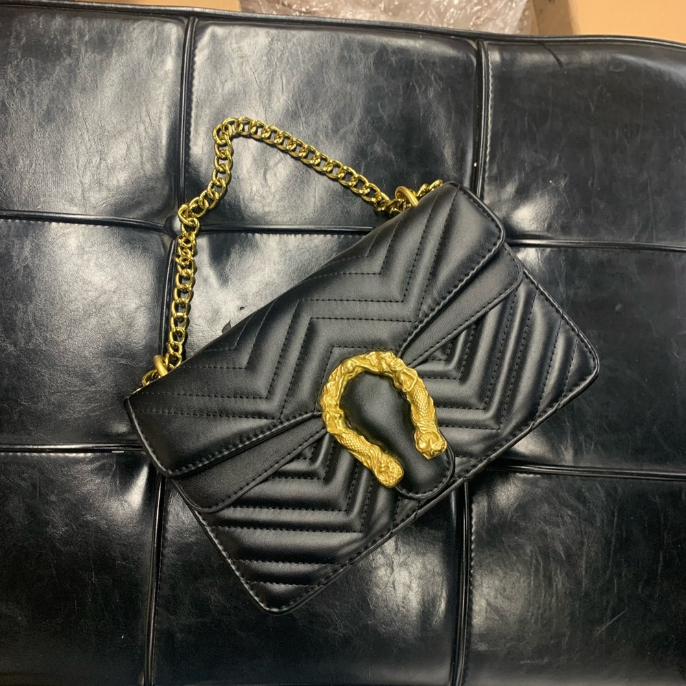 Quilted Shoulder bag in black faux leather